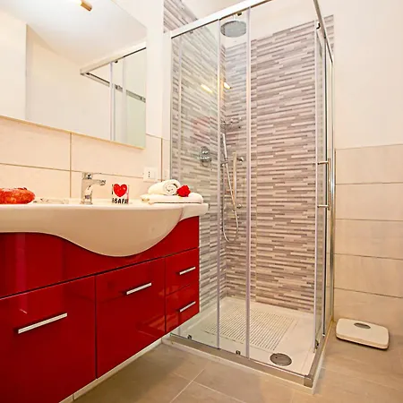 Garden Pool & Tennis On The - Happy アパート